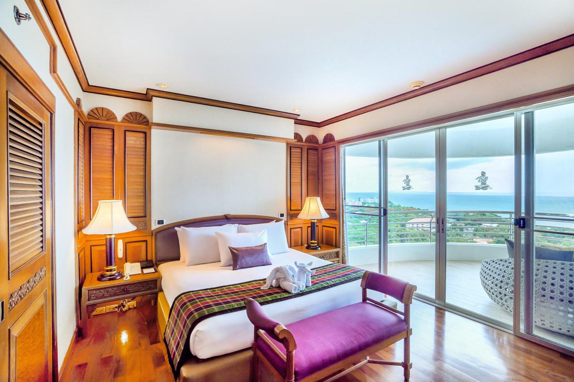 Royal Cliff Grand Hotel Pattaya Exterior photo