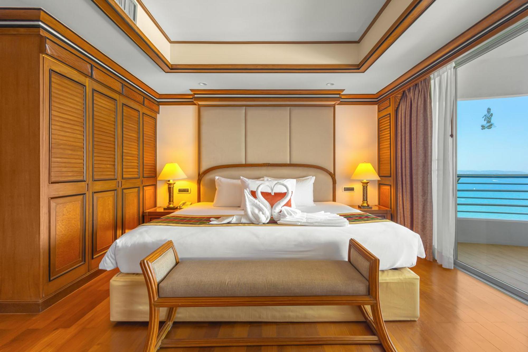 Royal Cliff Grand Hotel Pattaya Exterior photo
